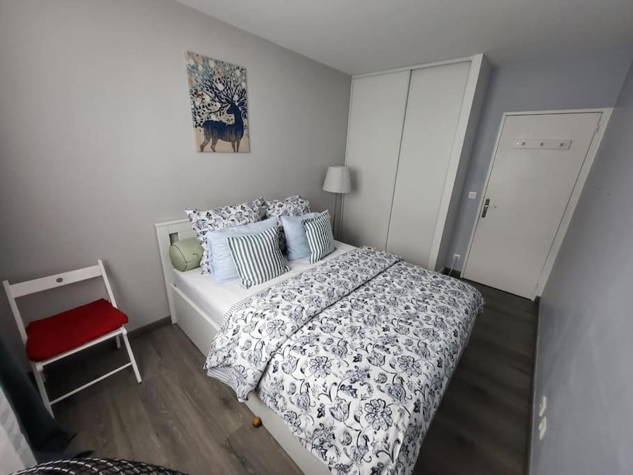 Appartement Confort Avec Balcon - Champigny Exterior photo